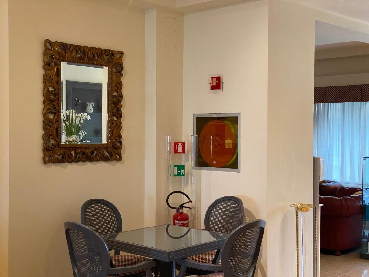 Hotel Estee Desenzano del Garda Exterior photo