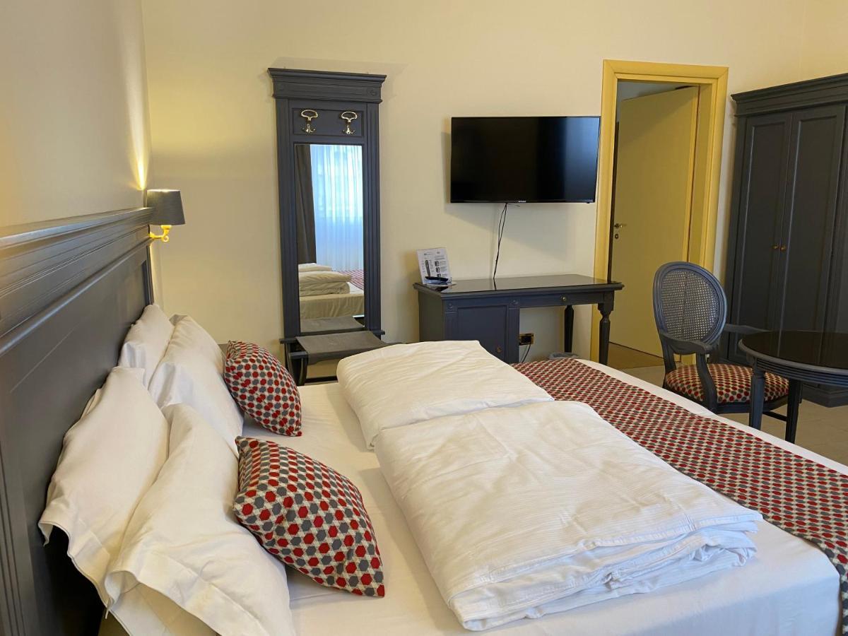 Hotel Estee Desenzano del Garda Exterior photo