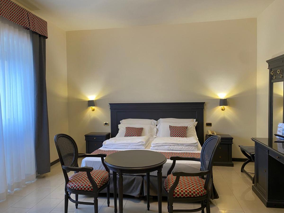 Hotel Estee Desenzano del Garda Exterior photo