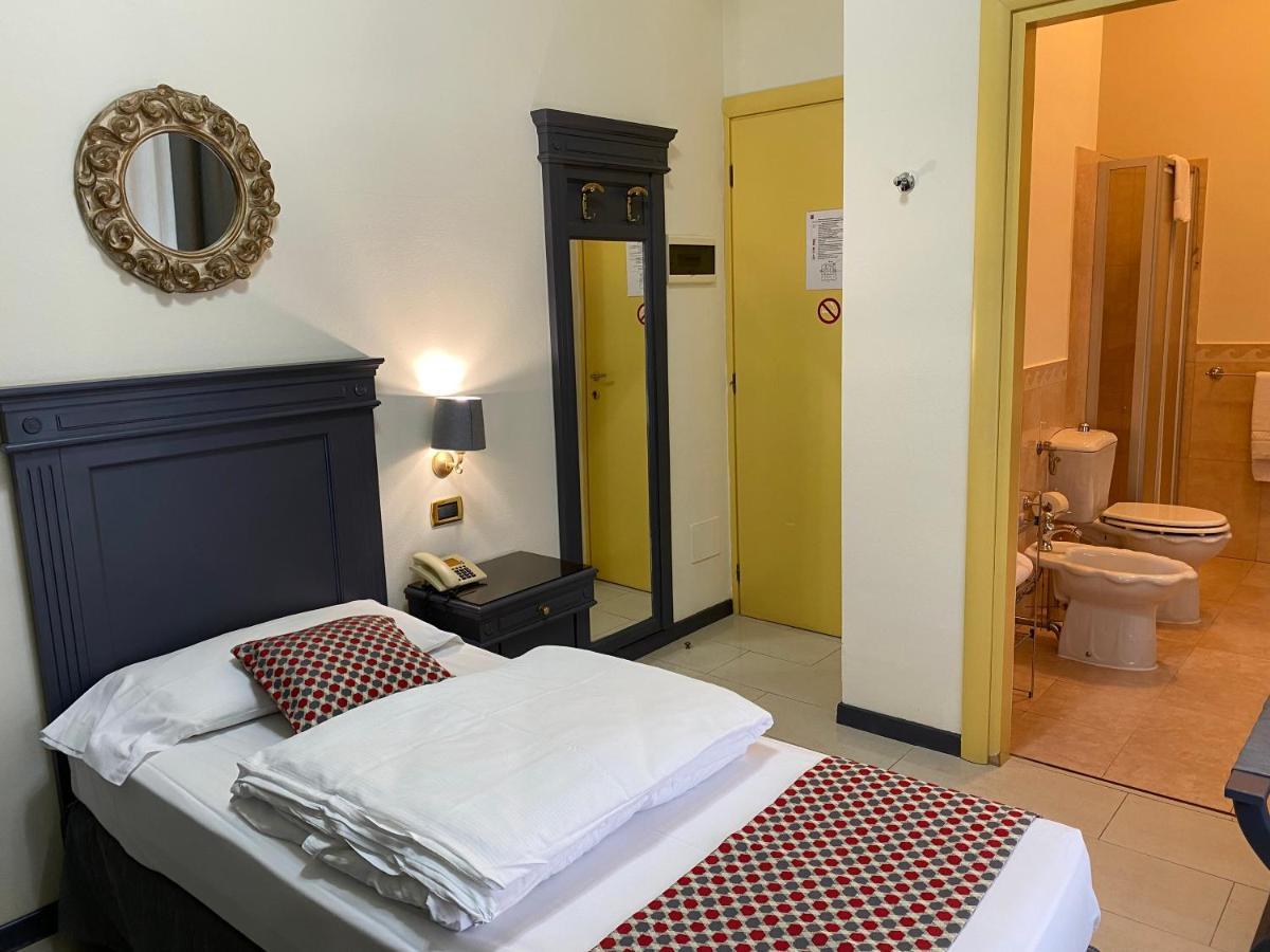 Hotel Estee Desenzano del Garda Exterior photo