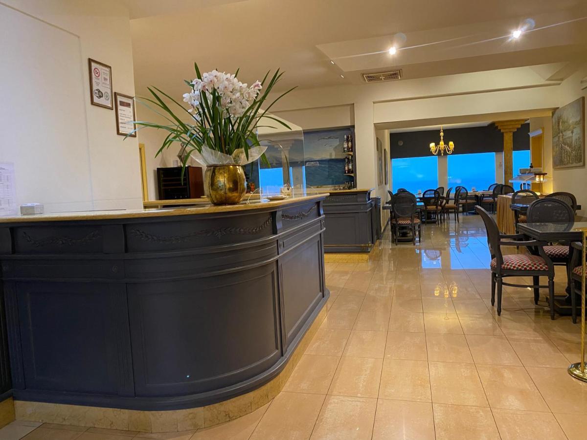 Hotel Estee Desenzano del Garda Exterior photo