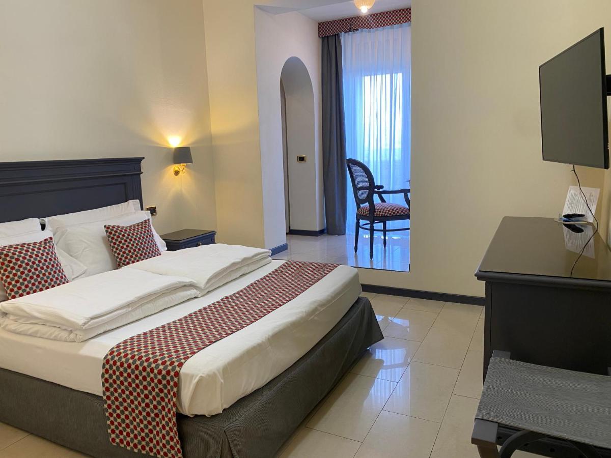 Hotel Estee Desenzano del Garda Exterior photo