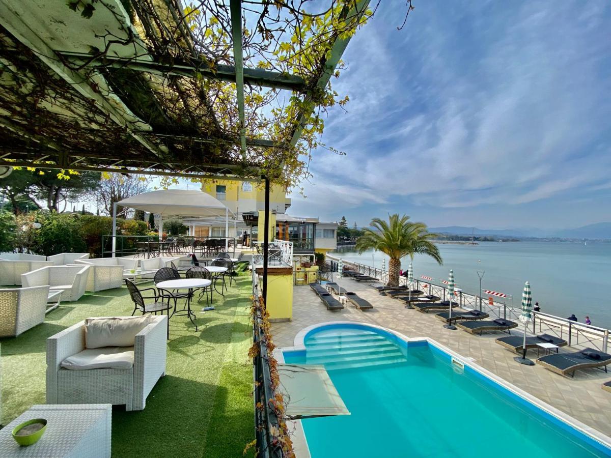 Hotel Estee Desenzano del Garda Exterior photo