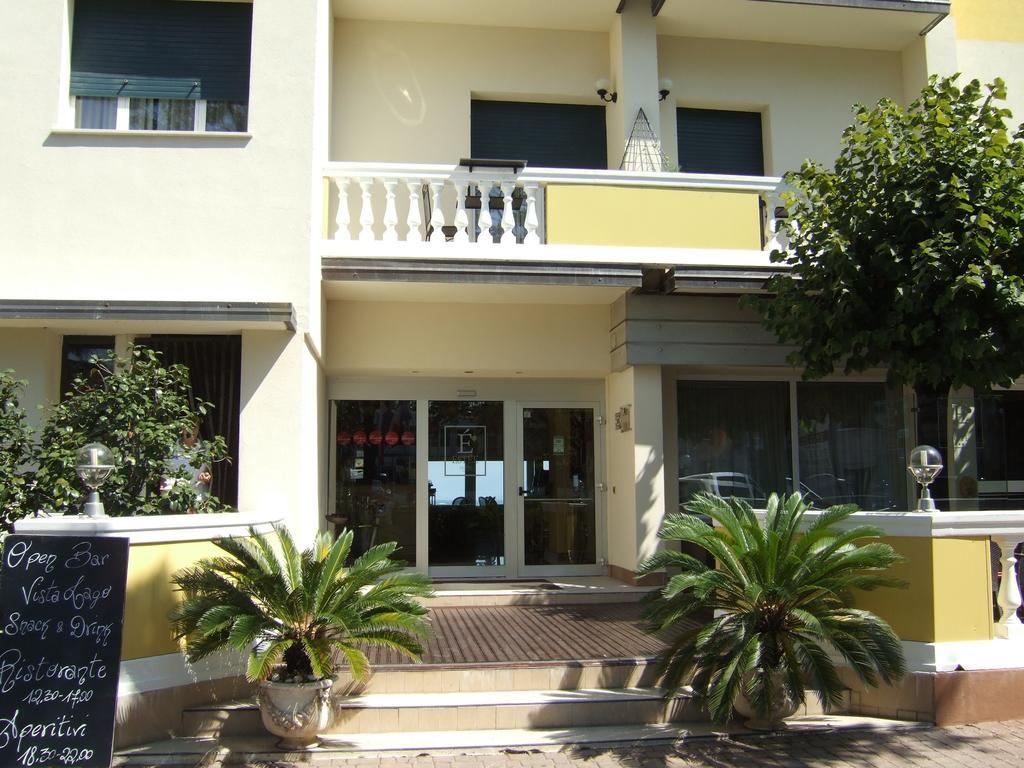 Hotel Estee Desenzano del Garda Exterior photo