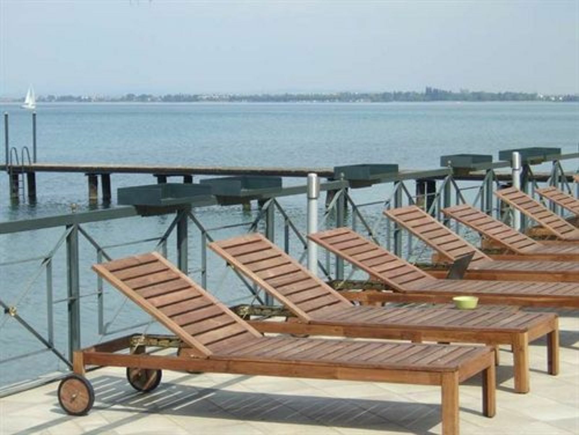 Hotel Estee Desenzano del Garda Exterior photo
