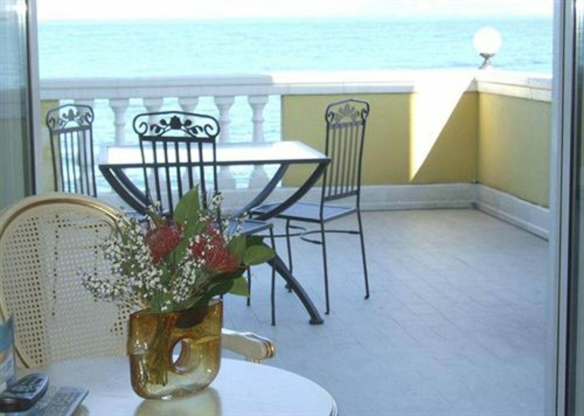 Hotel Estee Desenzano del Garda Exterior photo