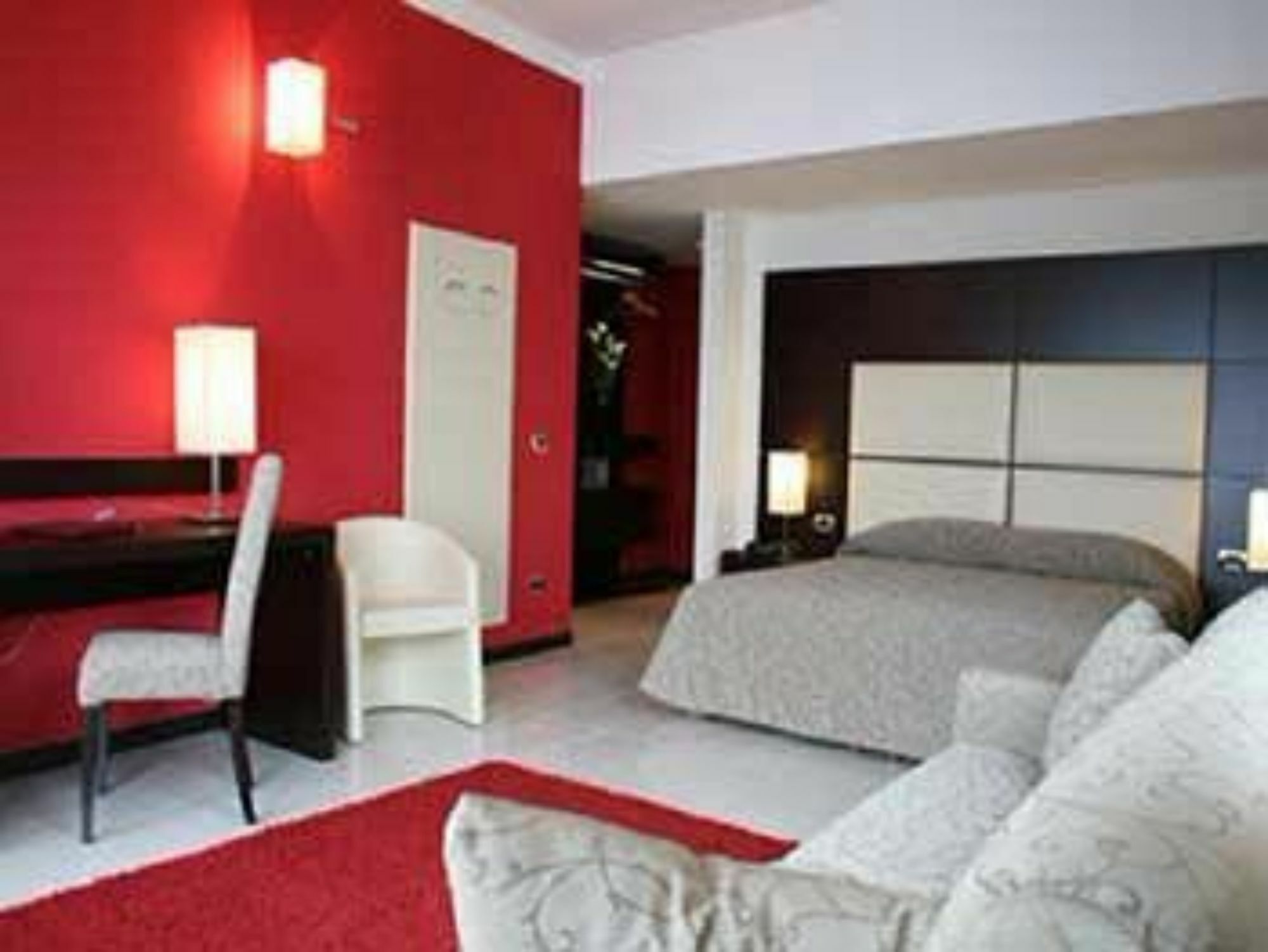 Hotel Estee Desenzano del Garda Exterior photo